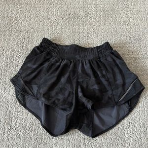 LuluLemon Hotty Hot Lined Short 2.5”